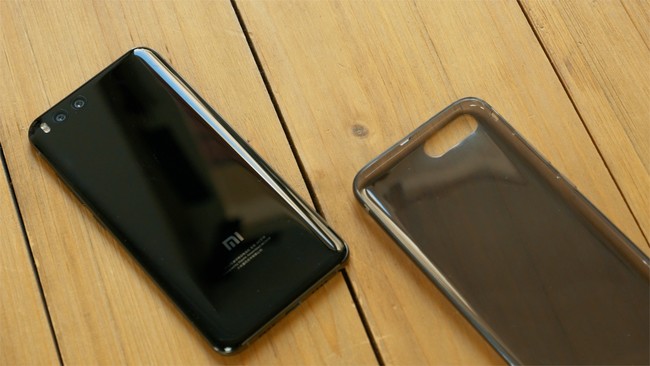 Xiaomi Mi6 con funda
