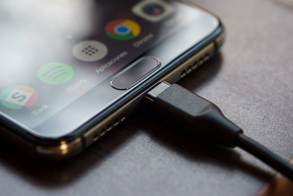 Google podrá cobrar en Europa hasta 40 dólares por teléfono a los fabricantes que usen sus apps, según documentos filtrados 