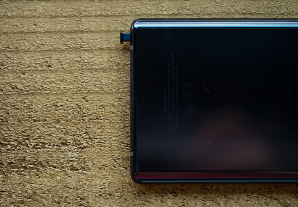 La próxima meta de Samsung: integrar cámara, lector de huellas, altavoz y botones bajo la pantalla de sus móviles