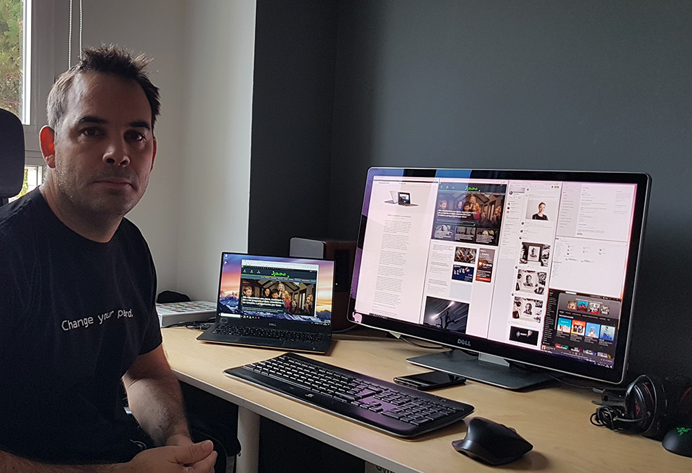 El equipo de Javier Pastor: ordenador, smartphone y más