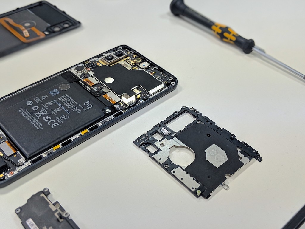 Los laboratorios de BQ por dentro: así se diseñan móviles en España y estas son las pruebas que deben pasar antes de poder venderse