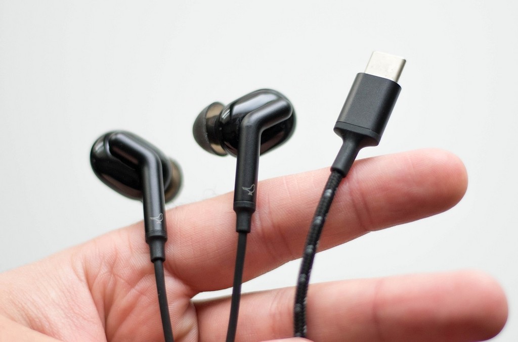 El mundo es un lugar un poquito peor sin nuestro conector de auriculares: ni Bluetooth ni USB-C salvan la situación