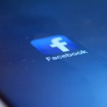 Facebook vuelve a la polémica pero no, no preinstala su aplicación en los móviles de Samsung