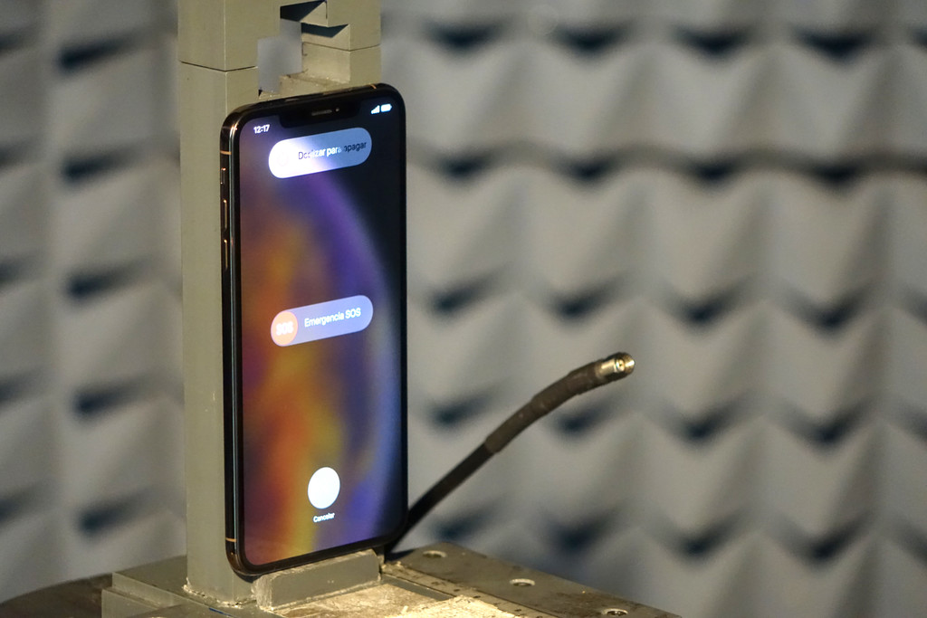 Medimos la radiación emitida por 11 smartphones de las principales marcas en un laboratorio, y esto es lo que nos encontramos