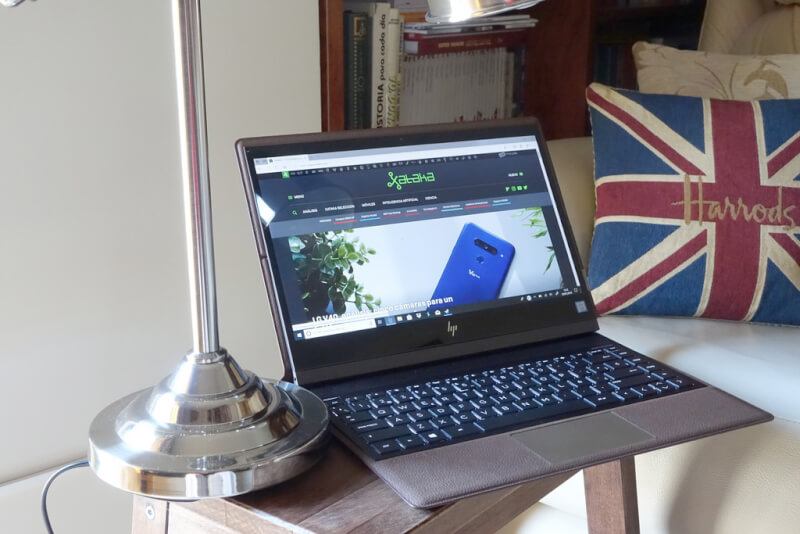 HP Spectre Folio, análisis: es difícil resistirse al chasis de cuero de este convertible, pero su baza más clara es su autonomía