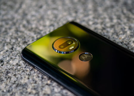 Moto G7 Plus Trasera 02